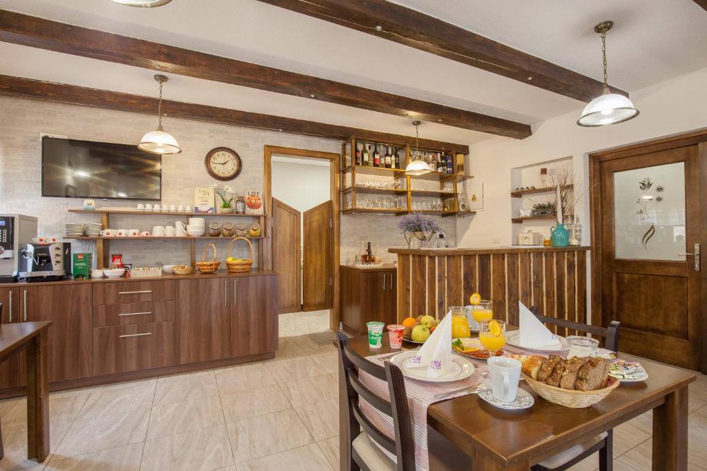 Breakfast area and reception - Rooms Imperial House