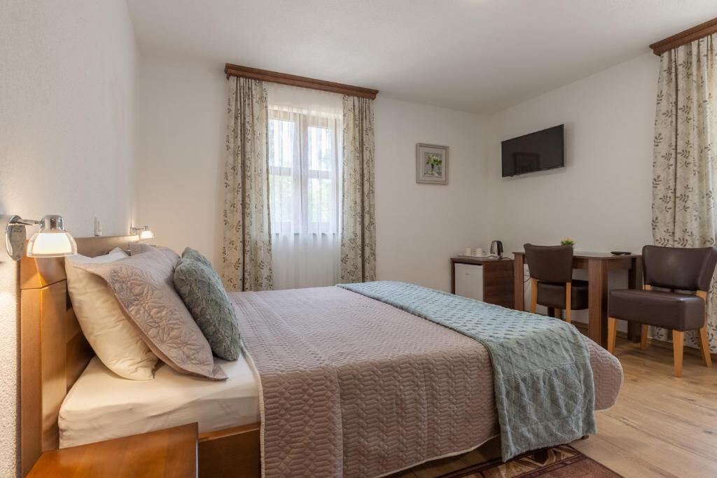 Bright double room with terrace door - Rooms Imperial House