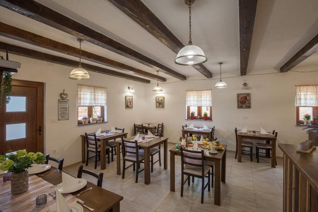 Dining room set for breakfast - Rooms Imperial House